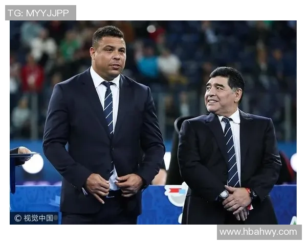 全球足球传奇同框，球场英雄们齐聚一堂，巅峰时刻尽显风采